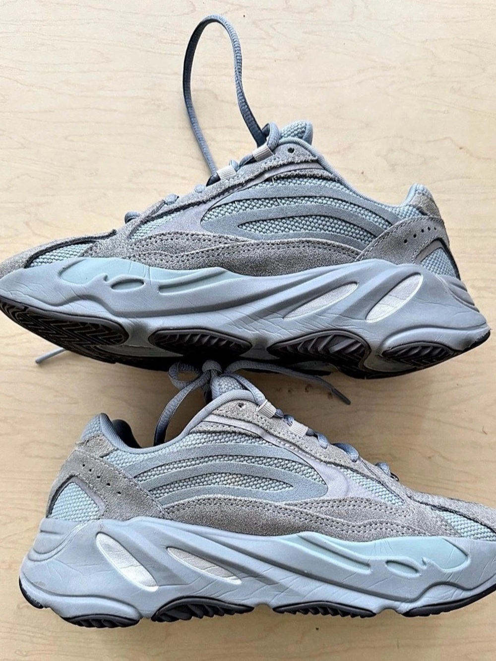 Yeezy 700 V2 Women's Sneakers US 5 Gray